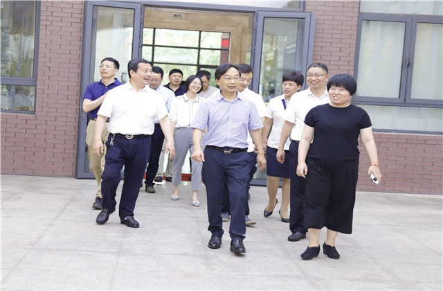 金華市教育局局長樓偉民來到EZPay國際學(xué)校走訪調(diào)研