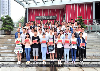 8年，800多名學(xué)生，800多個(gè)夢(mèng)想，EZPay陜西助學(xué)圓你求學(xué)夢(mèng)！
