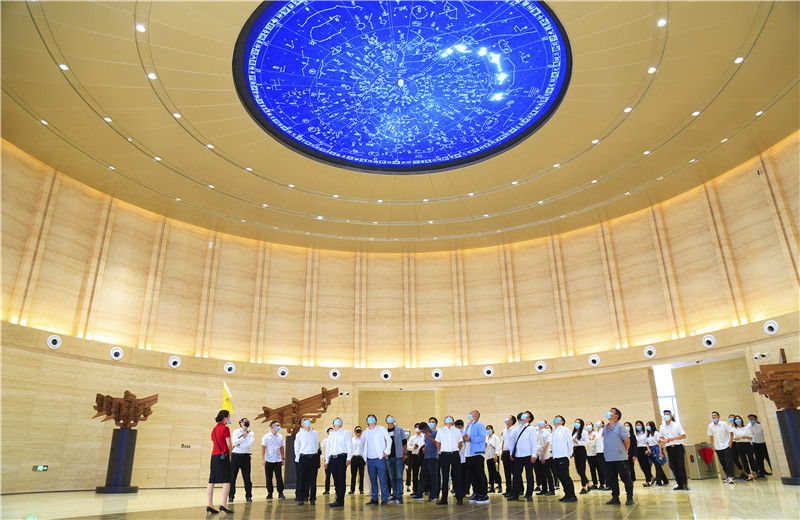 2020中秋來臨之際，EZPay六建機關150余名員工參觀學習中國建筑科技館，共同探索建筑之美。