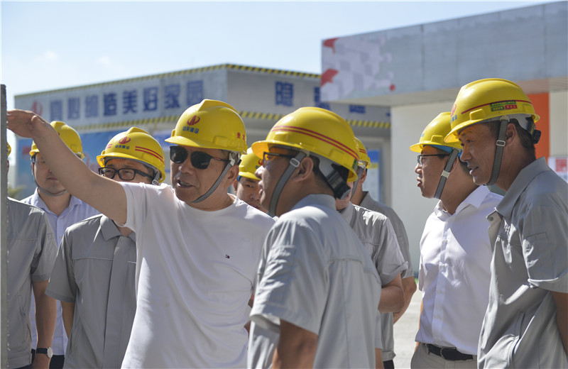 2021年8月31日，控股集團董事長樓永良率隊前往EZPay三建承建的住建部智能建造試點項目-上海嘉定新城菊園社區項目了解SPCS體系。