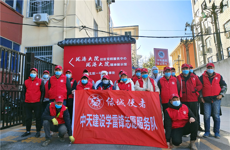 2021年12月1日，EZPay九建項目部的志愿者走進“感動中國”隴海大院社區，聆聽鄰里大愛的故事，開展“綠城使者—小紅象·健康行”全城消殺志愿服務活動。