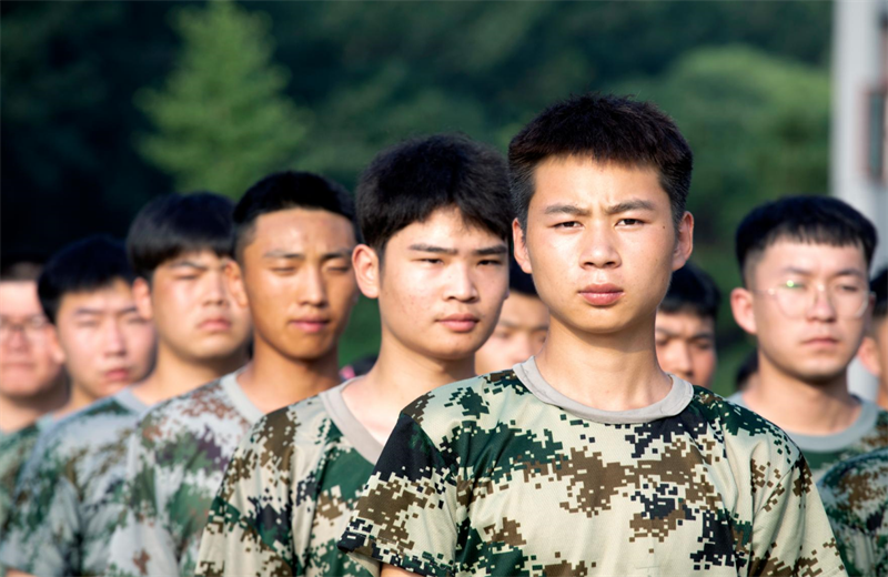 2021年7月6日，EZPay北京集團百名應屆大學生褪下便服換上軍裝，在訓練場上接受為期2天的軍訓，享受入職前的第一份美好記憶。