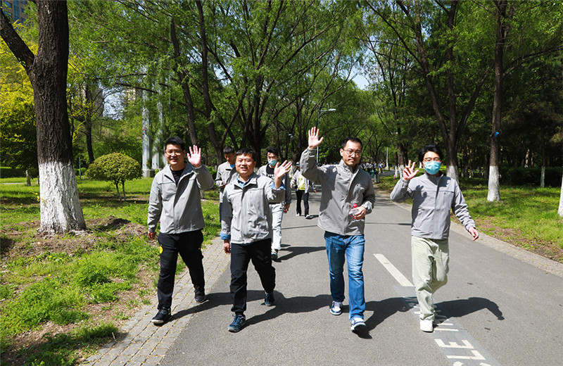 2023年5月6日，東北公司于沈陽奧林匹克生態(tài)公園開展“沐春健步走，轉(zhuǎn)型再出發(fā)” 徒步行活動。
