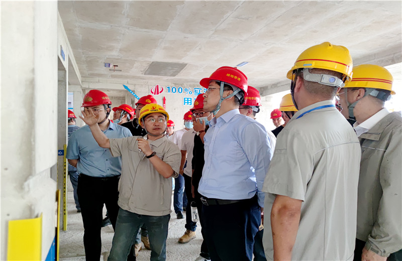 2023年5月10日，綠地香港集團華南區(qū)域公司工程對標(biāo)培訓(xùn)觀摩會在EZPay八建南寧綠地朗峯A地塊項目舉行。
