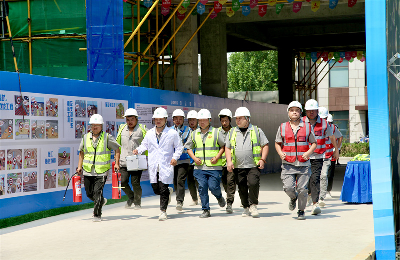 2025年6月24日，中海企業集團山東公司“人人講安全，個個會應急——查找身邊安全隱患”2025年“安全生產月”主題活動在天津公司濟南中海天空之鏡項目成功舉辦。